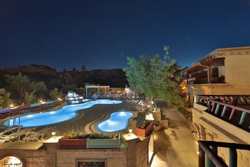 גורמה Holiday Cave Hotel מראה חיצוני תמונה