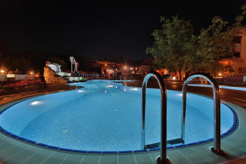 גורמה Holiday Cave Hotel מראה חיצוני תמונה