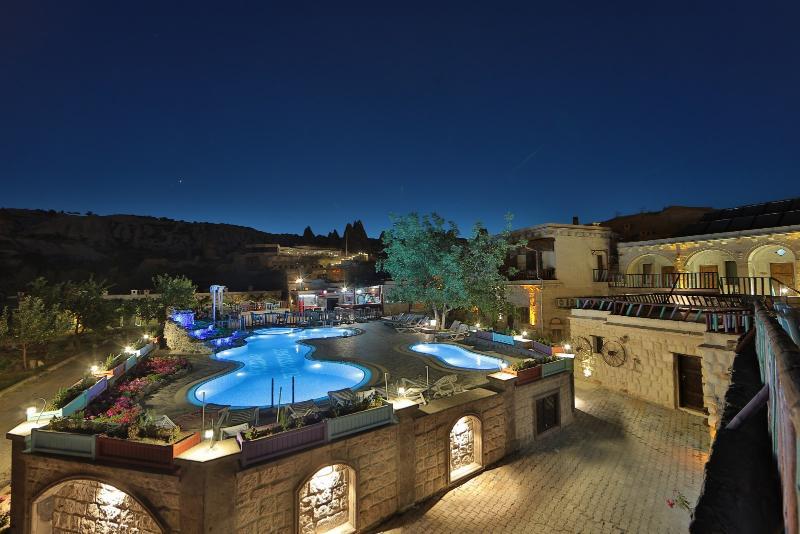 גורמה Holiday Cave Hotel מראה חיצוני תמונה